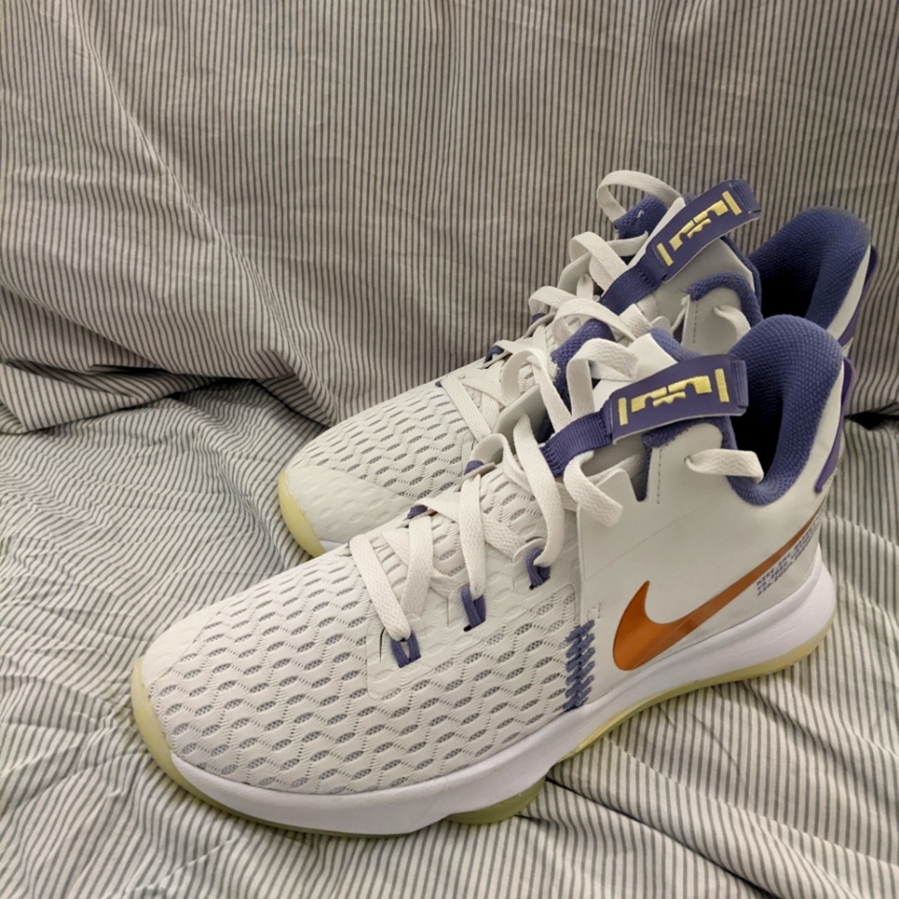 New Lebron Witness 5  white 9.5
